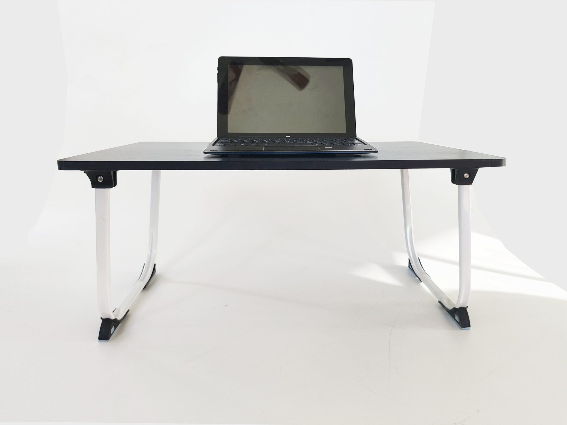 5 Fold away table top chrome book - CUT